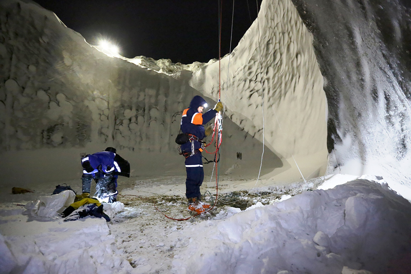 Illustration for article titled Scientists reveal amazing pictures inside mysterious Siberian hole
